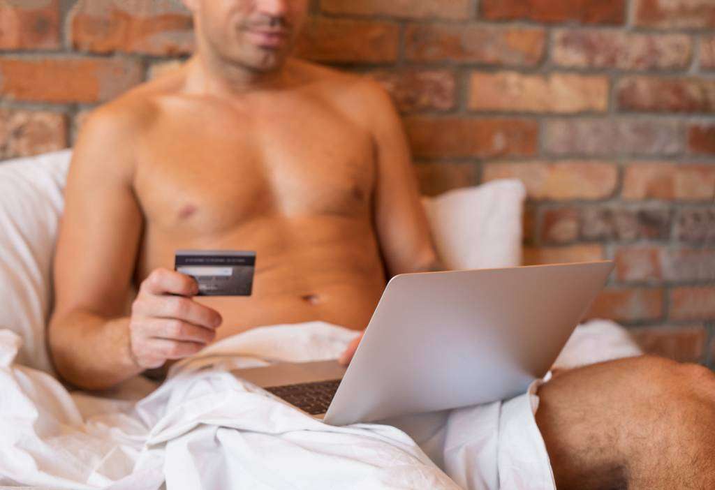 jeux vidéo porno, héroïne de jeu porno, joueurs masculins, divertissement érotique, personnages féminins